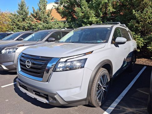 New 2025 Nissan Pathfinder Platinum w/ Cargo Package image 3