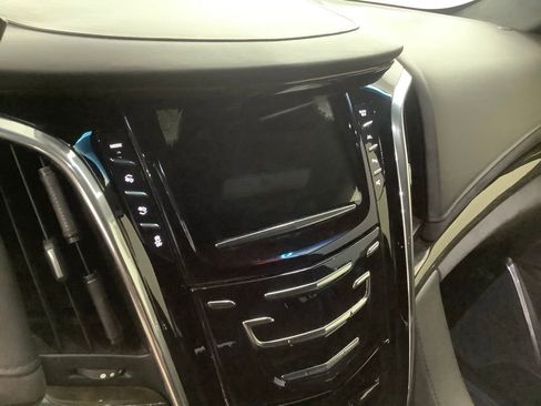 Used 2018 Cadillac Escalade Platinum image 19