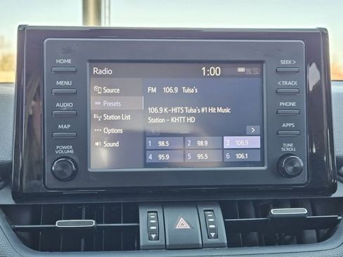 Used 2019 Toyota RAV4 XLE Premium image 17