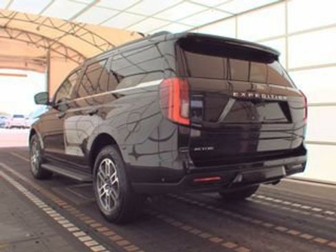 Used 2025 Ford Expedition Active AWD/4WD image 2
