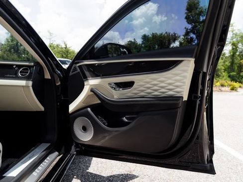 Used 2023 Bentley Flying Spur Azure AWD/4WD image 20