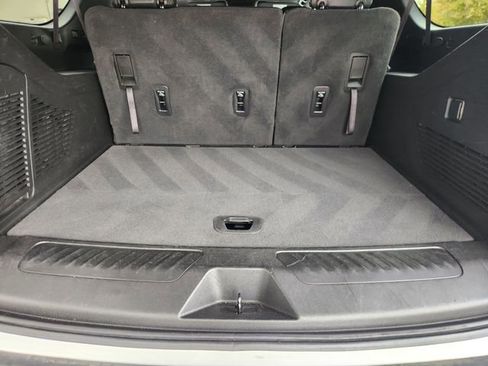 Used 2022 Chevrolet Suburban LT image 30