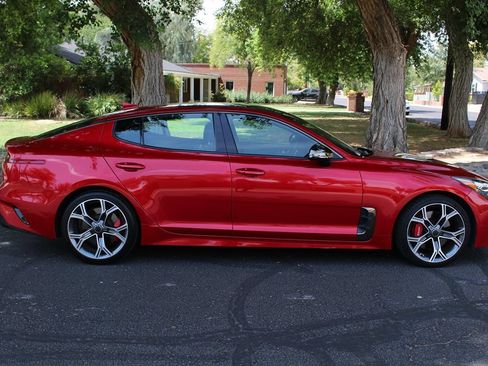 Used 2018 Kia Stinger GT2 RWD image 3