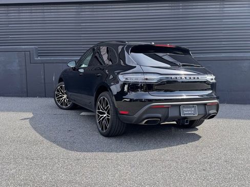 Certified 2024 Porsche Macan image 3