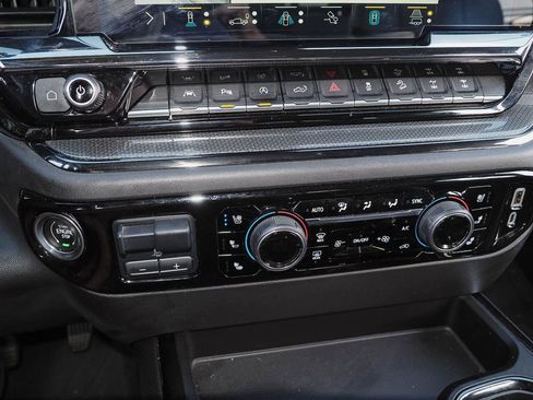 Used 2022 Chevrolet Silverado 1500 ZR2 w/ Technology Package AWD/4WD image 14