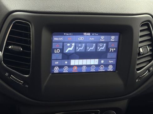 Used 2018 Jeep Compass Latitude w/ Popular Equipment Group AWD/4WD image 19