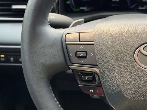 Used 2025 Toyota Camry XSE FWD image 9