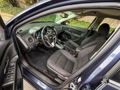 Used 2013 Chevrolet Cruze LT w/ Technology Package FWD image 5