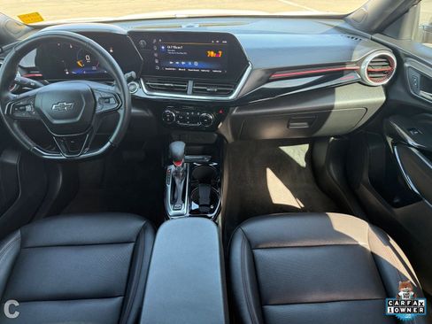 Used 2025 Chevrolet Trax RS FWD image 14