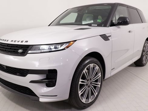 Used 2025 Land Rover Range Rover Sport Autobiography image 5