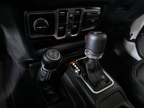 Used 2024 Jeep Wrangler Unlimited Sahara w/ Technology Group AWD/4WD image 16