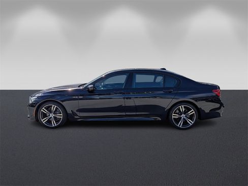 Used 2019 BMW 740i image 8