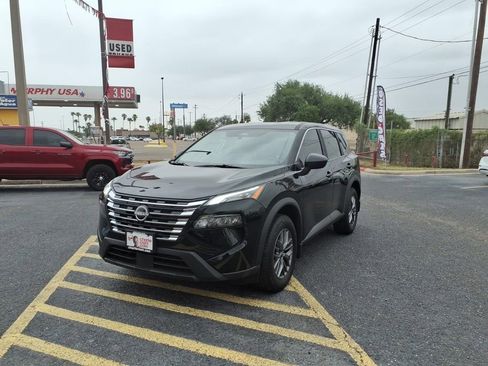 Used 2025 Nissan Rogue S image 1