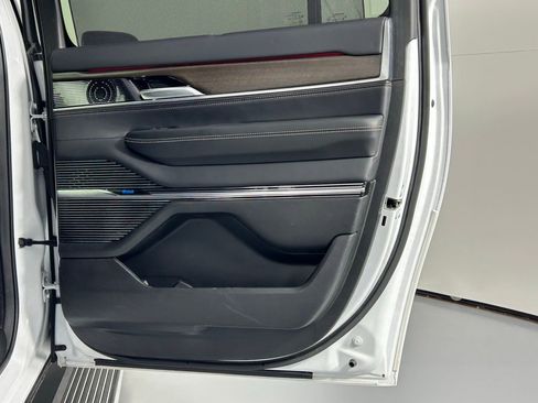 Used 2024 Jeep Grand Wagoneer L 4WD image 12