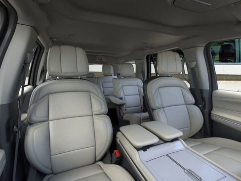 New 2026 Lincoln Navigator Premiere image 10