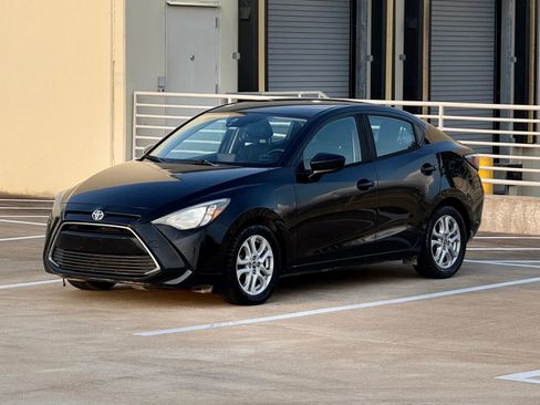 Used 2017 Toyota Yaris iA FWD image 3