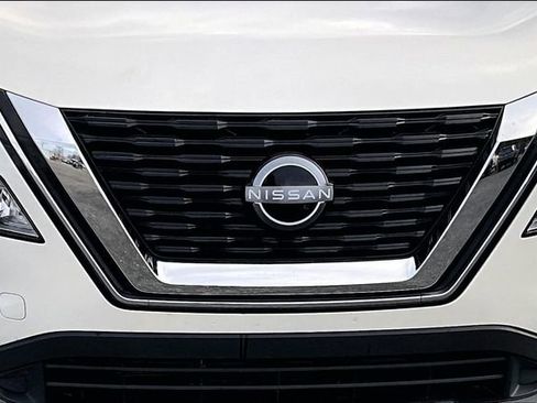 Used 2023 Nissan Rogue SV image 28