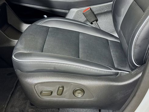 Used 2025 Buick Enclave Preferred AWD/4WD image 18