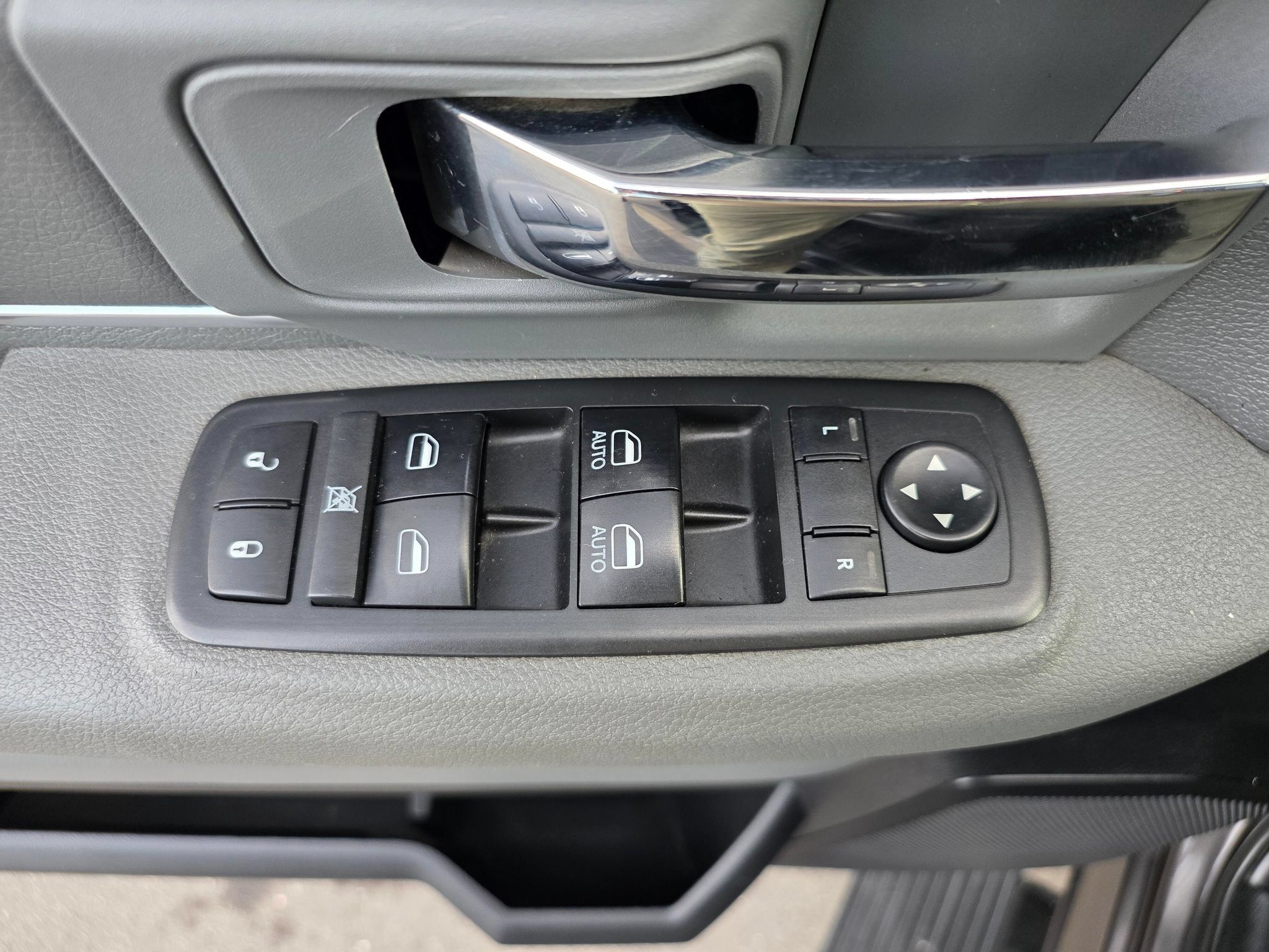 Used 2017 RAM 2500 SLT AWD/4WD image 25