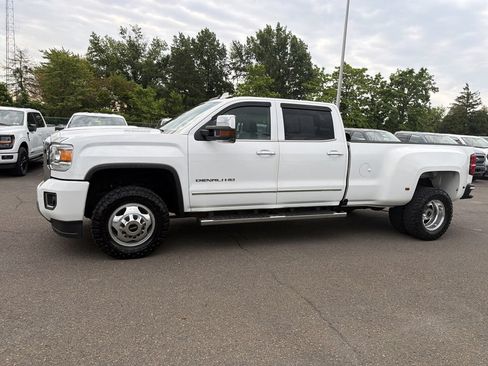 Used 2019 GMC Sierra 3500 Denali w/ Duramax Plus Package AWD/4WD image 2