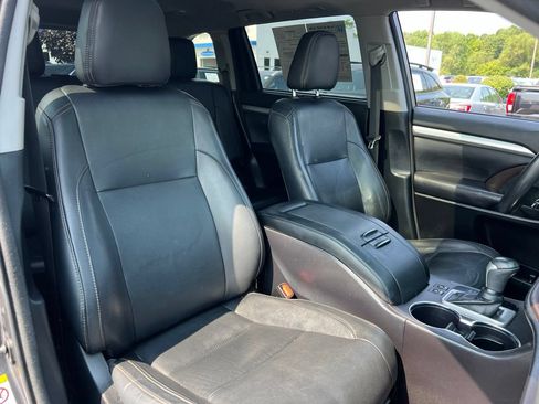 Used 2018 Toyota Highlander XLE AWD/4WD image 27