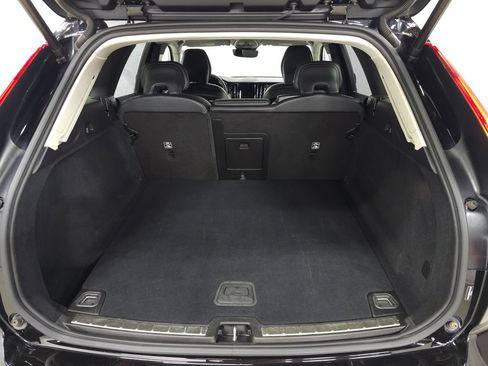 Certified 2025 Volvo XC60 B5 Plus AWD/4WD image 8