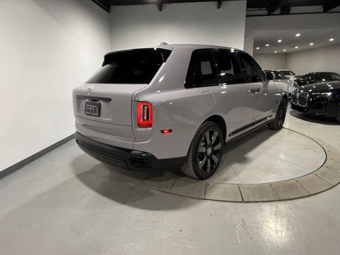 Used 2023 Rolls-Royce Cullinan w/ Cullinan Package image 22