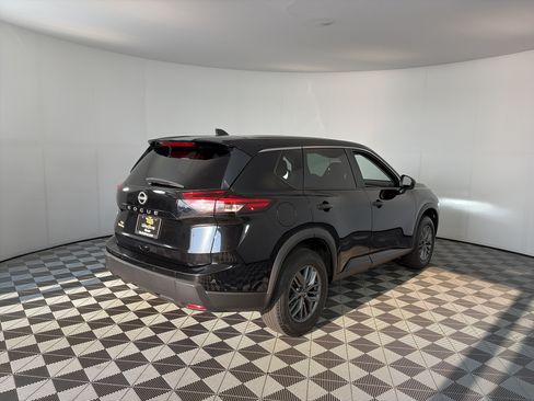 Used 2024 Nissan Rogue S FWD image 9