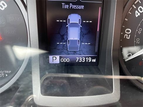 Used 2017 Toyota Tacoma TRD Sport image 8