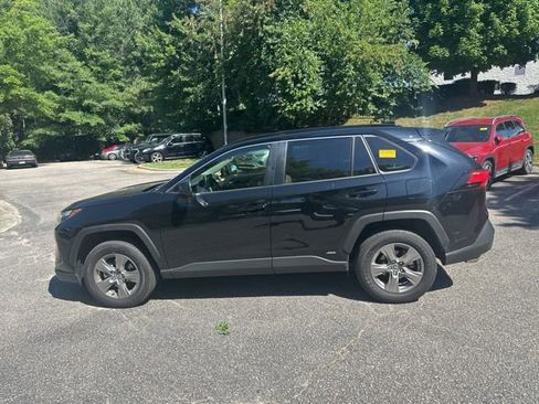 Used 2025 Toyota RAV4 LE AWD/4WD image 8