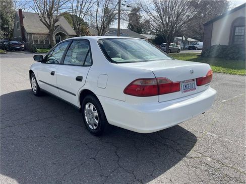 Used 2000 Honda Accord DX image 5
