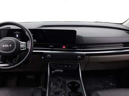 Used 2025 Kia Carnival FWD image 30