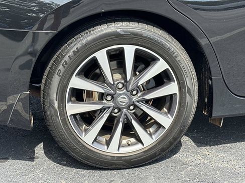 Used 2017 Nissan Altima 2.5 SL w/ Moonroof Package FWD image 9