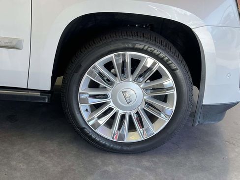 Used 2018 Cadillac Escalade Platinum image 8