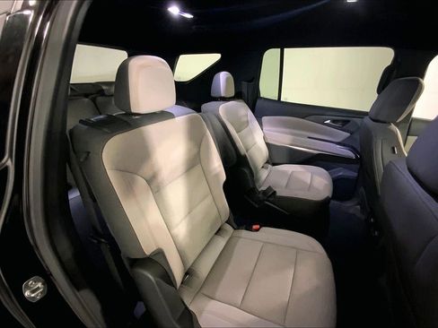 Used 2025 Chevrolet Traverse LT image 23