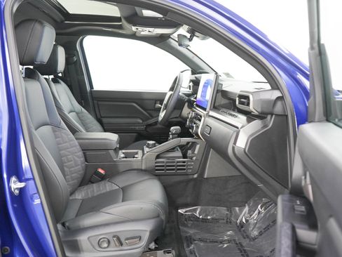 Used 2025 Toyota Tacoma TRD Off-Road w/ TRD Off Road Premium Package AWD/4WD image 11