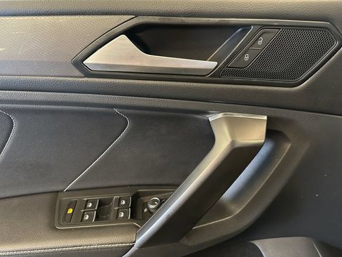 Used 2023 Volkswagen Tiguan SE AWD/4WD image 18