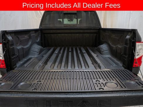 Used 2017 Nissan Titan PRO-4X AWD/4WD image 5