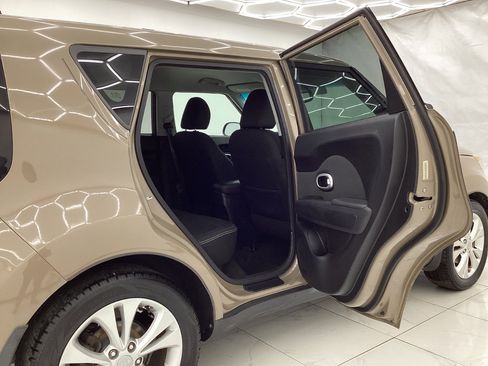 Used 2015 Kia Soul + FWD image 23