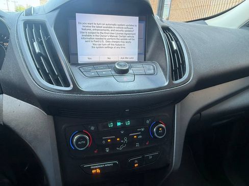Used 2017 Ford Escape SE w/ Equipment Group 201A FWD image 15