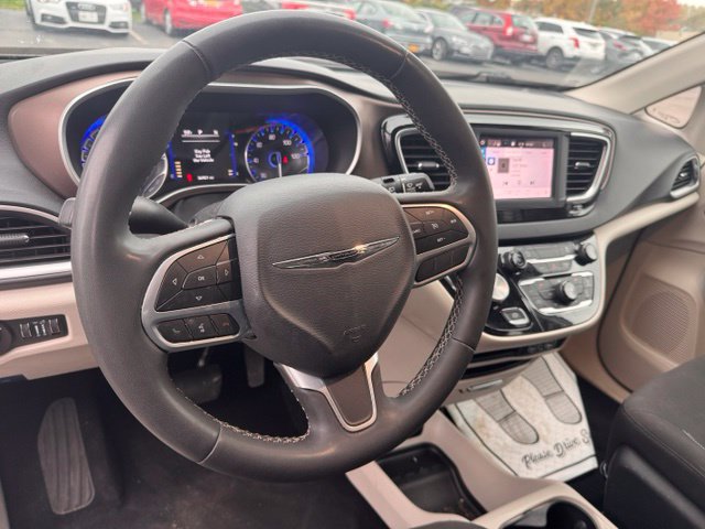 Used 2023 Chrysler Voyager LX FWD image 13