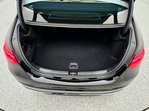 Used 2025 Mercedes-Benz C 300 Sedan image 25