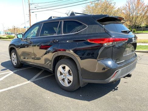 Used 2023 Toyota Highlander AWD image 5
