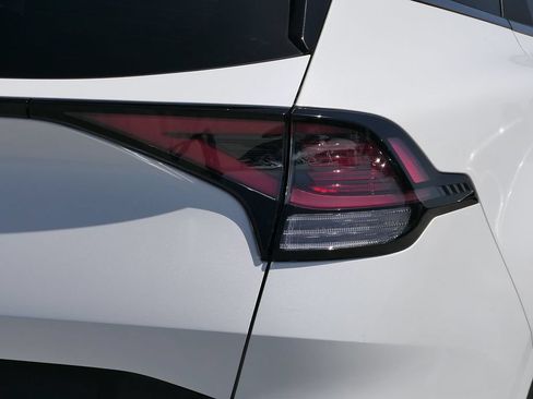 Used 2023 Kia Sportage LX FWD image 4