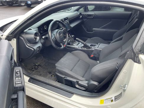 Used 2022 Toyota GR86 w/ ALL Weather Mat Package (TMS) image 6