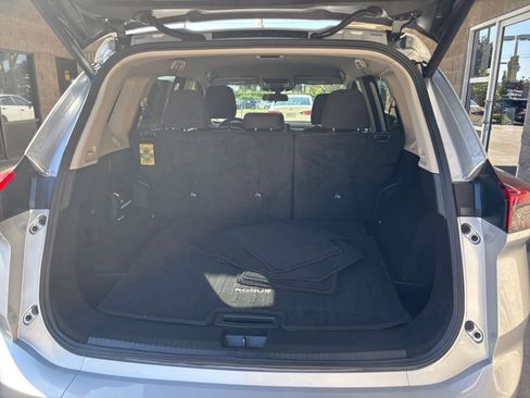Used 2025 Nissan Rogue SV FWD image 33
