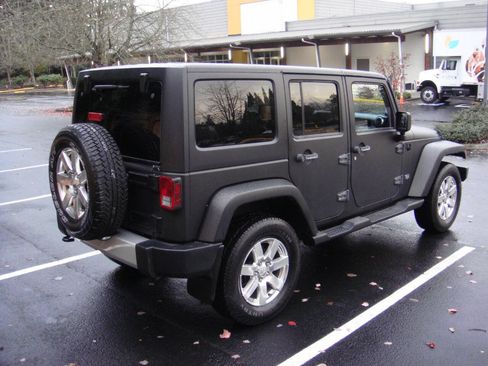 Used 2011 Jeep Wrangler Unlimited 70th Anniversary w/ Connectivity Group image 7