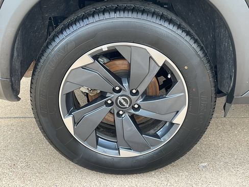 Used 2025 Nissan Rogue SV FWD image 7