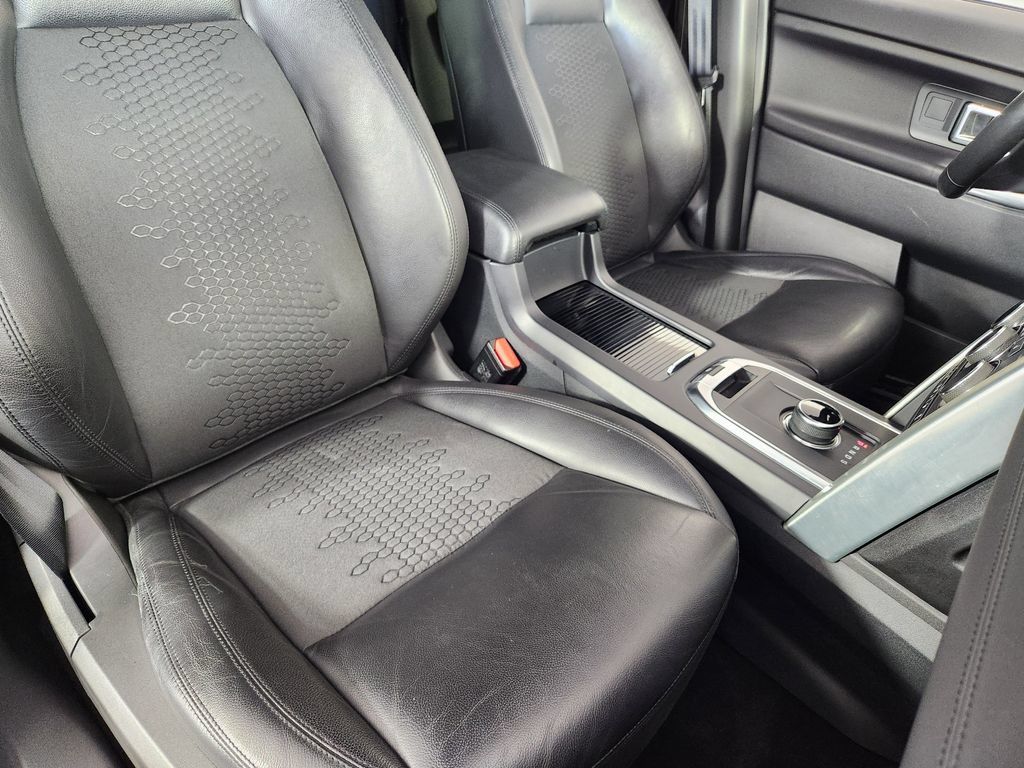 Used 2018 Land Rover Discovery Sport SE AWD/4WD image 11