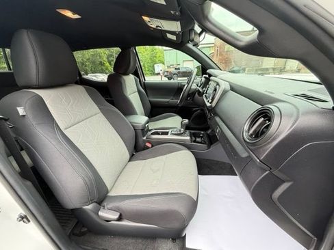 Used 2021 Toyota Tacoma TRD Sport w/ Technology Package AWD/4WD image 11
